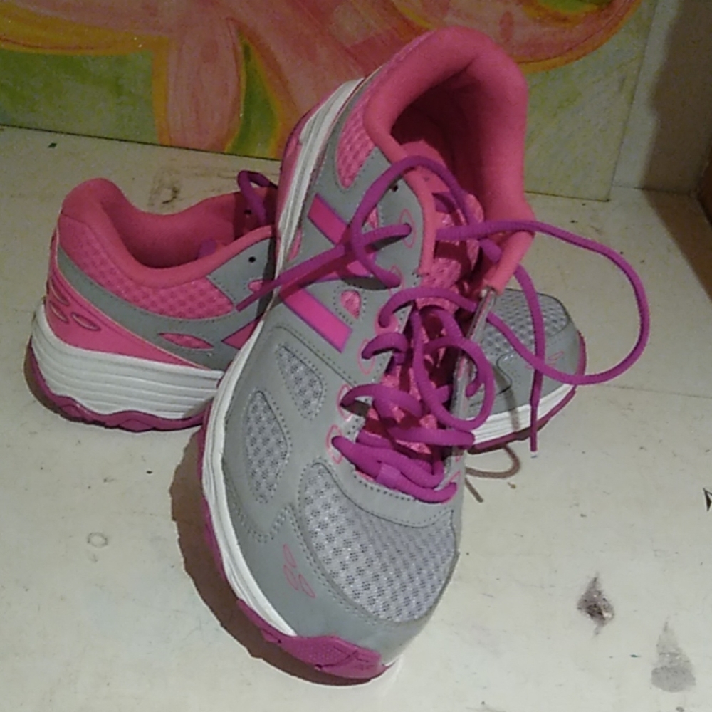 NB tennis shoes